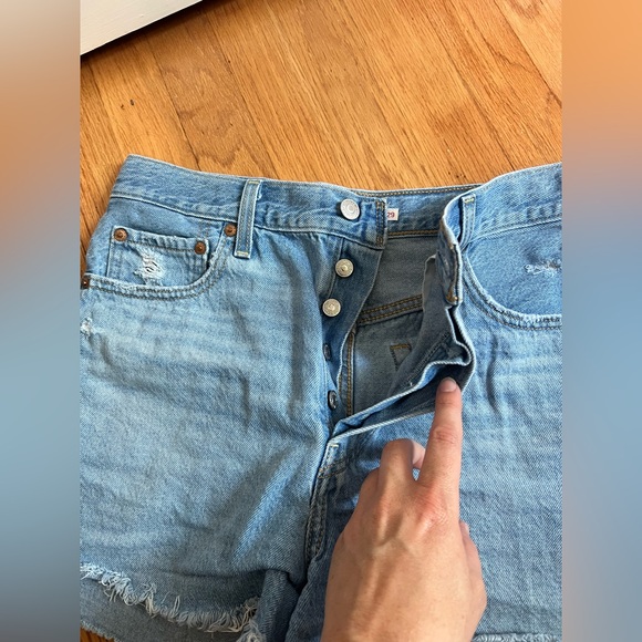 Levi’s ribcage denim shorts - Picture 3 of 6